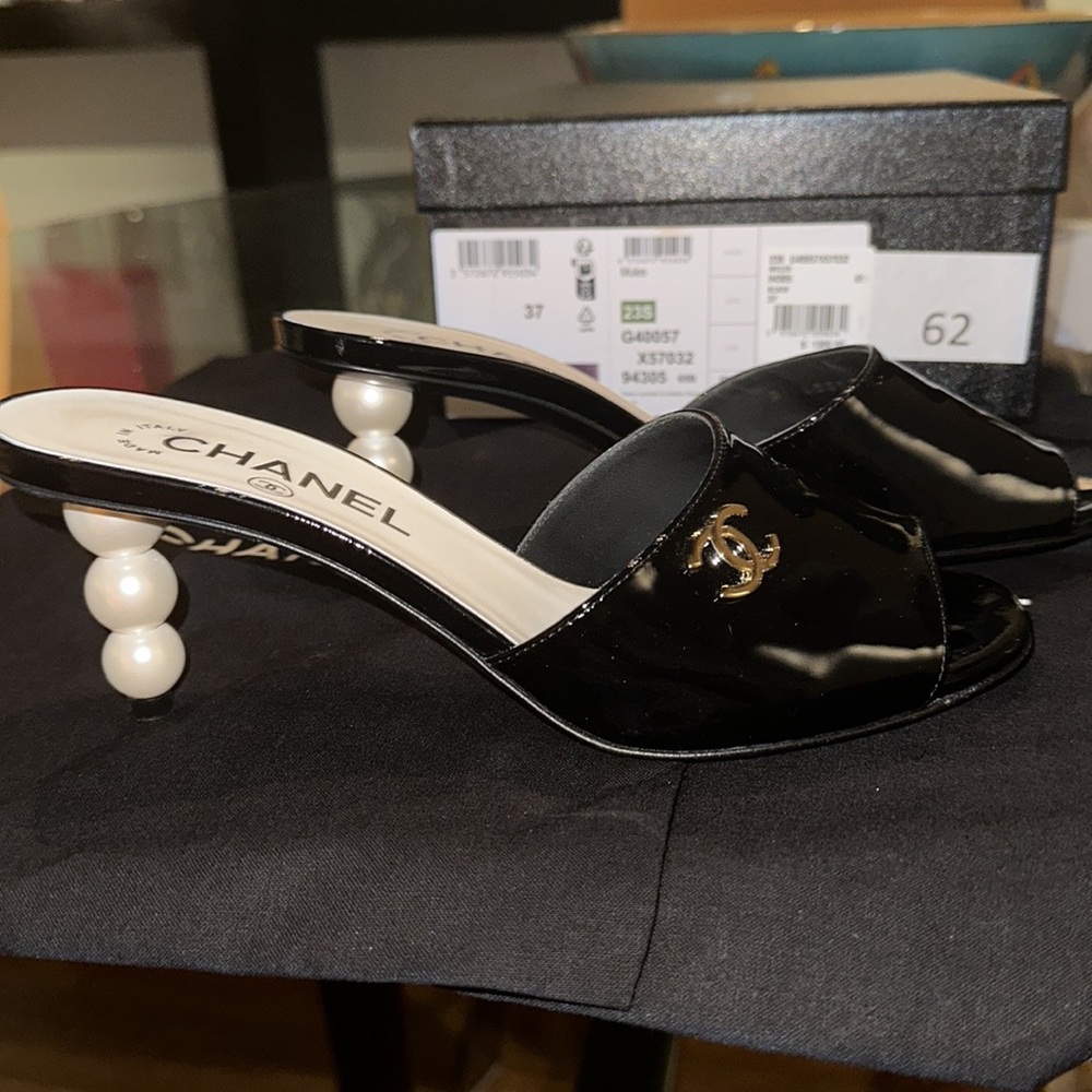 Chanel Black Patent Pearl Heel Mules sz.37